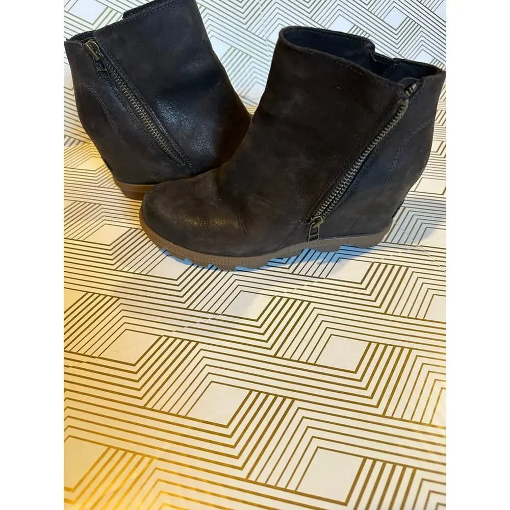Women’s Sorel Joan of Arctic Wedge II zip booties size 8 brown leather